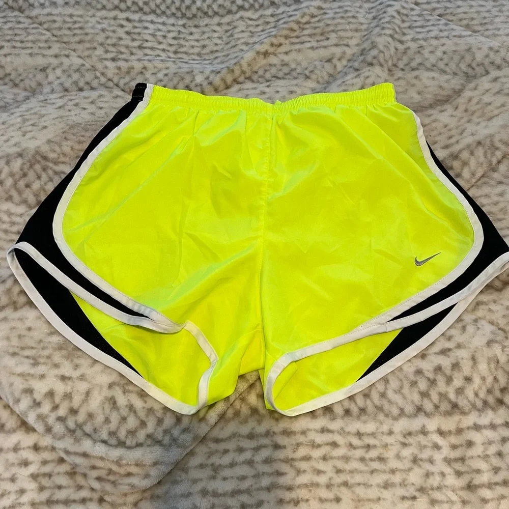 High Vis, yellow Nike shirts - Picture 1 of 3